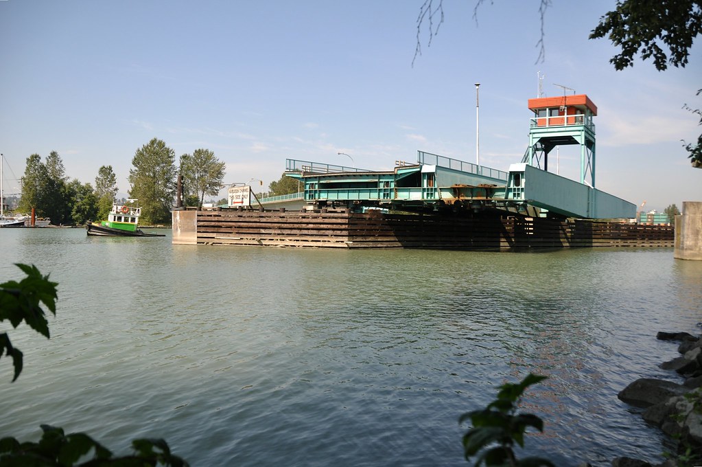 Iron Horse Towing & Recovery's Pullaway Passing Derwent Wa… Flickr