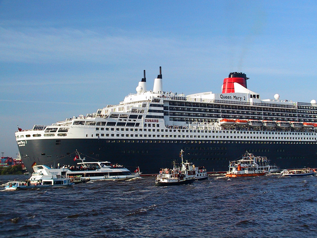 Queen Mary 2 im Hamburger Hafen 2004 Johannes Flickr