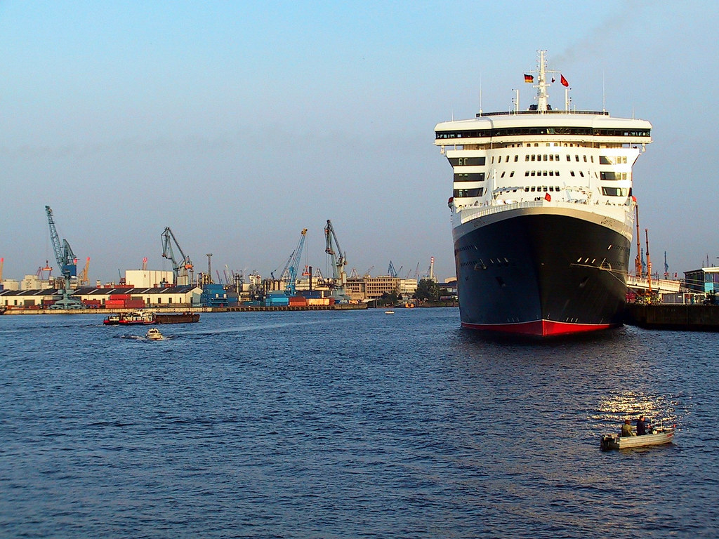 Queen Mary 2 im Hamburger Hafen 2004 Johannes Flickr