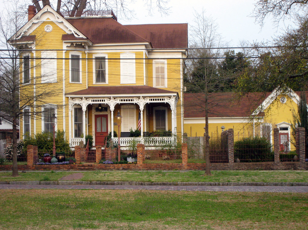 Columbus' historic district I'd say this house is...yellow… Flickr
