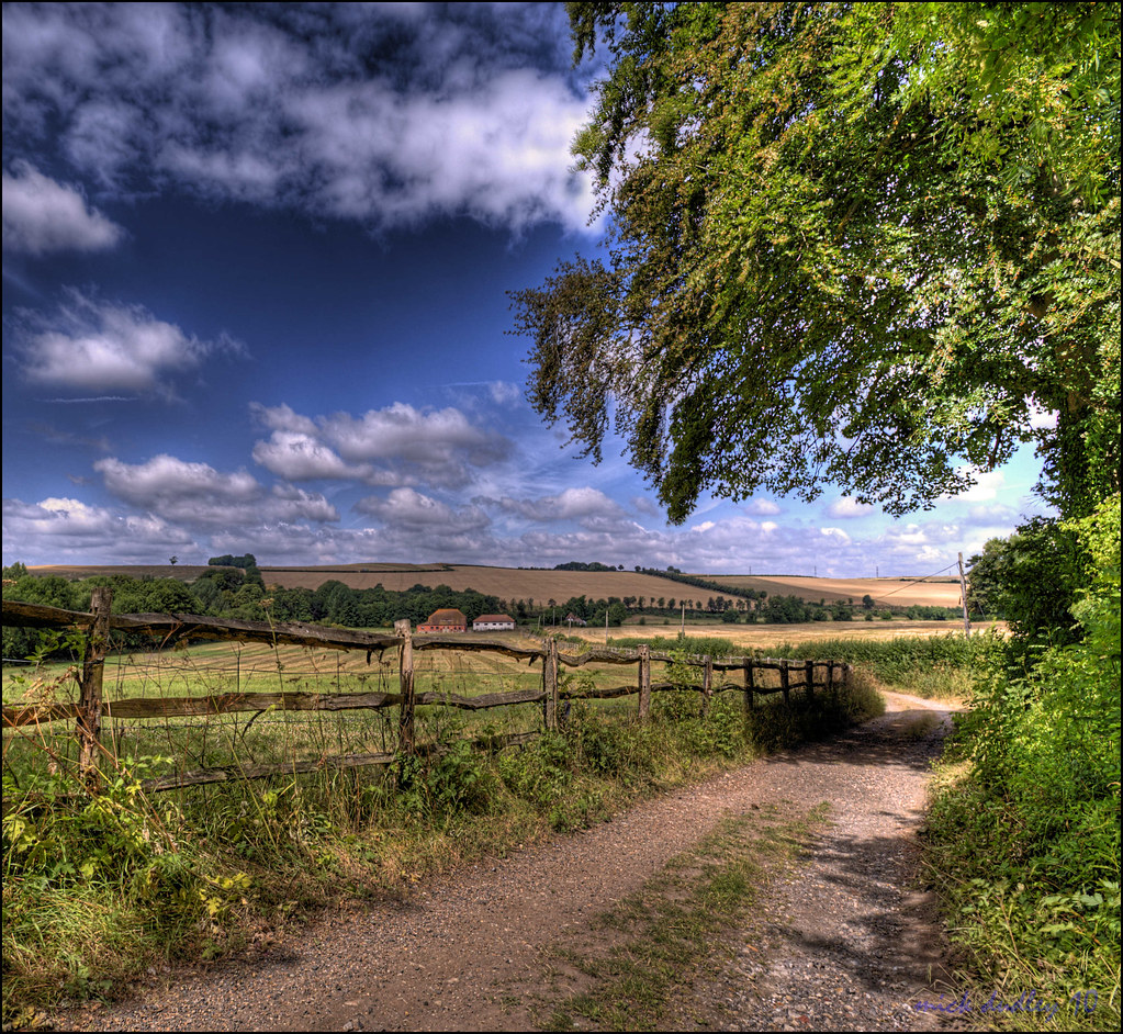 HOME FARM This is the track to Home Farm in the Darenth Va… Flickr