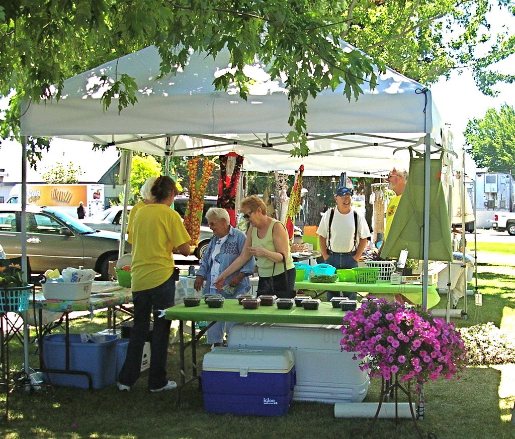 Tieton Market Day Tari Ehlers at her booth at the Tieton F… Flickr