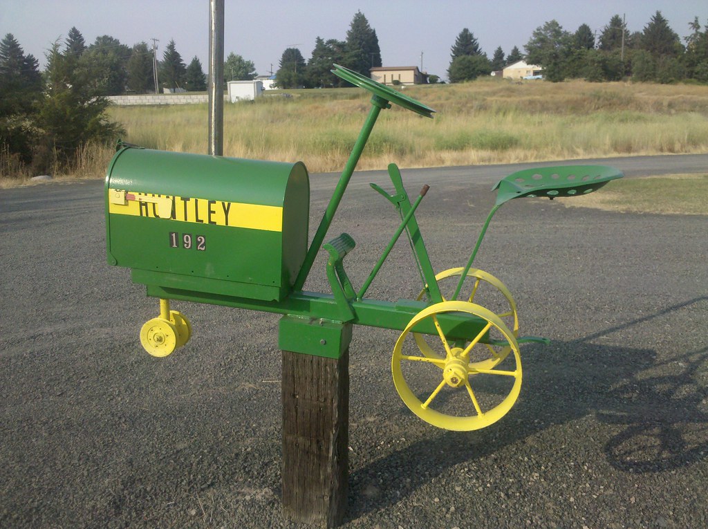 Awesome mailbox 41 I've seen many tractor mailboxes, but … Flickr
