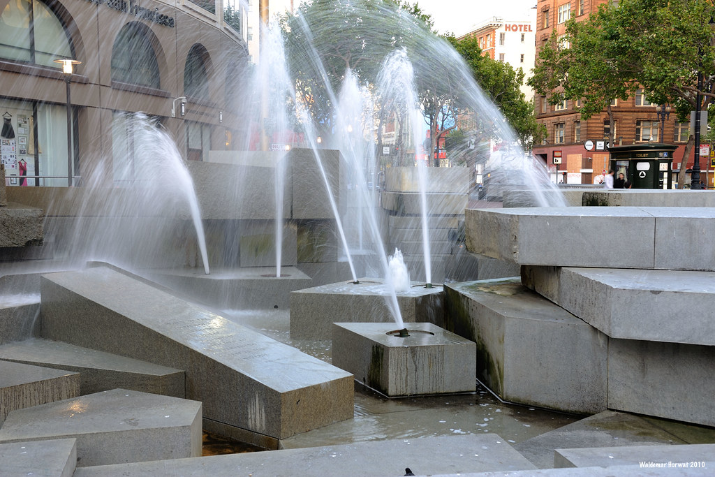 UN Plaza Fountain [097329] naturalturn Flickr