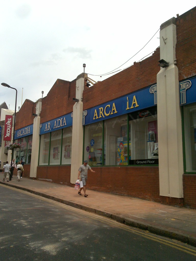 Car crash at Arcadia A Mercedes car crashed through the wa… Flickr