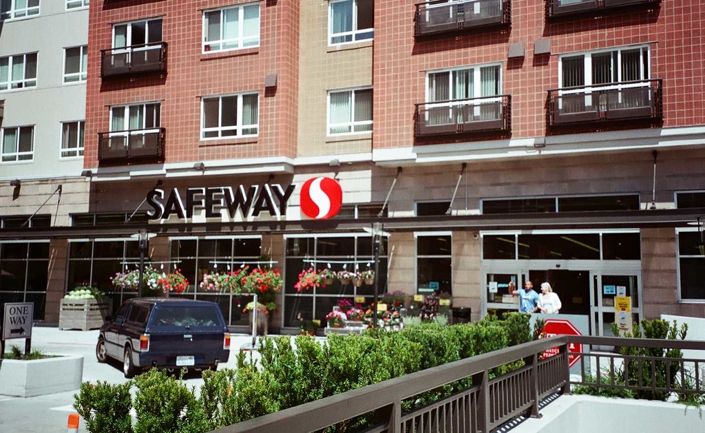 New apartments & Safeway Bellevue WA This new store, has a… Flickr