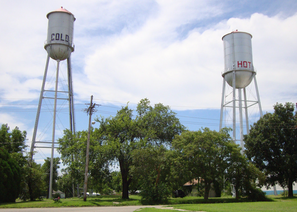 Hot and Cold Water Towers (Canton, Kansas) Canton is locat… Flickr