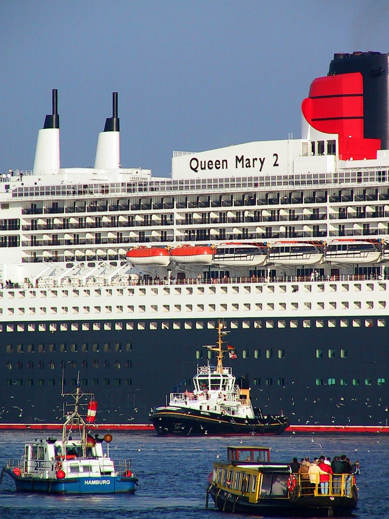 Queen Mary 2 im Hamburger Hafen 2004 Johannes Flickr