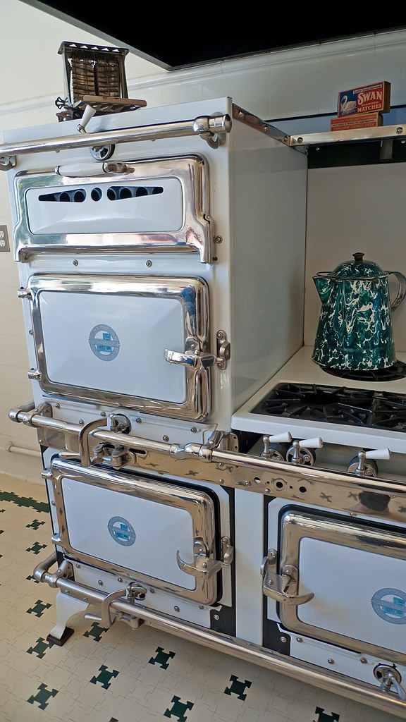 Early 20th century gas stove in the kitchen of Pittock Man… Flickr