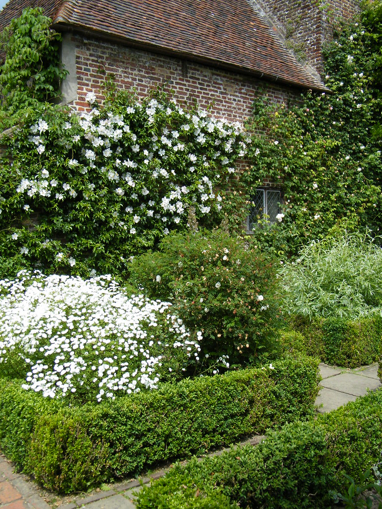 Sissinghurst White Garden June 2010 Sheila Averbuch Flickr