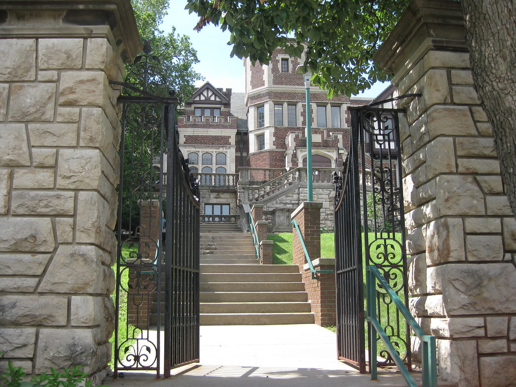 Epperson House Built in 1920, the Epperson House has 54 ro… Flickr