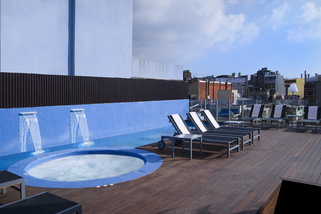 SKY BAR Axel Hotel Barcelona The Axel Hotel Barcelona ha… Flickr