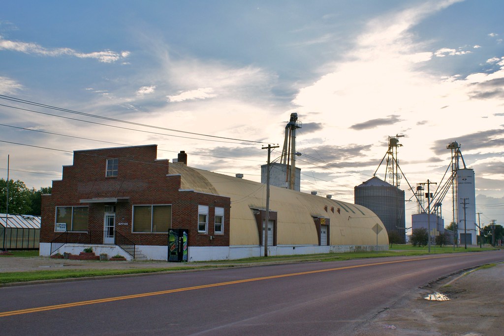 Feed & seed Quonset LaBelle, Missouri Another Quonset ap… Flickr