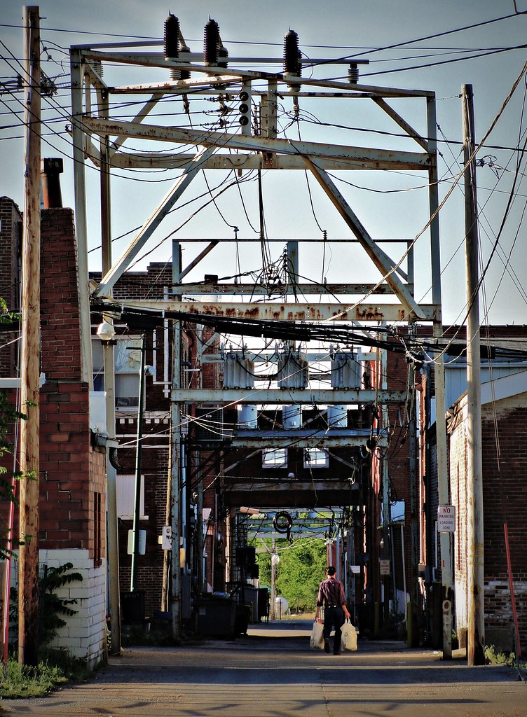 Shortcut through the alley Centerville, Iowa Alleys are so… Flickr