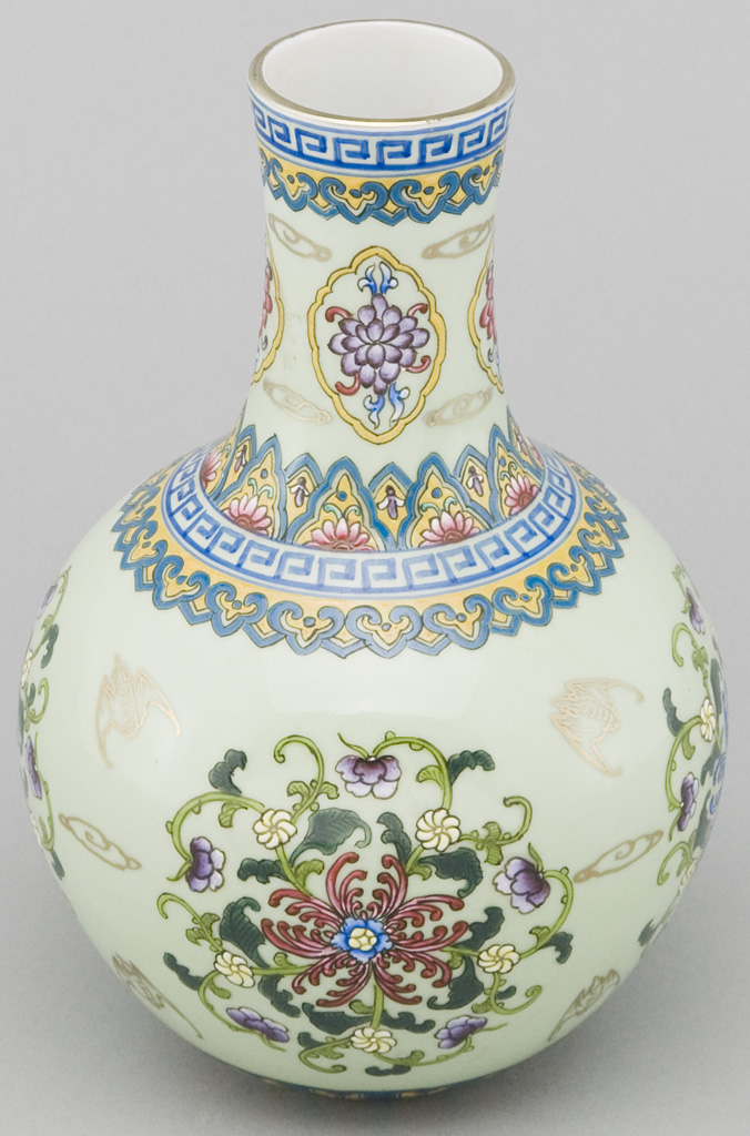 jv1002yjingdezhenchineseporcelainvase HandPainted Bat… Flickr