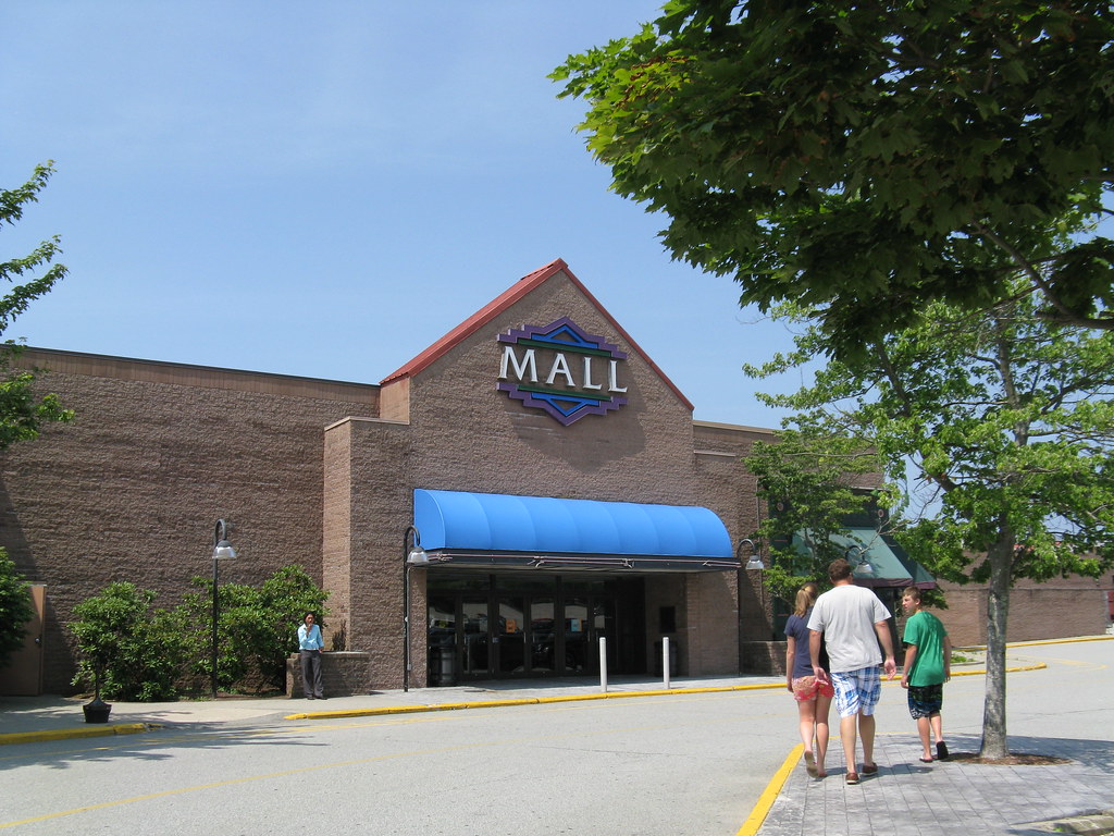 Crystal Mall Waterford Connecticut Mall entrance. This t… Flickr