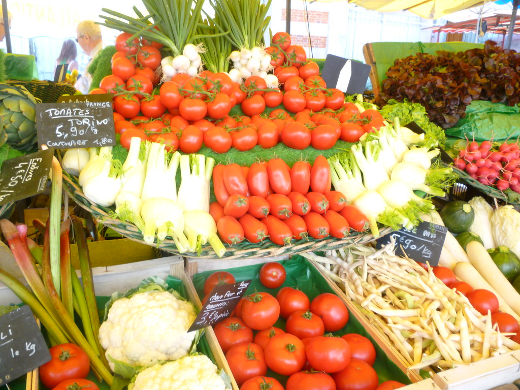 Vegetable displays at La Rochelle market Beautiful food, b… Flickr