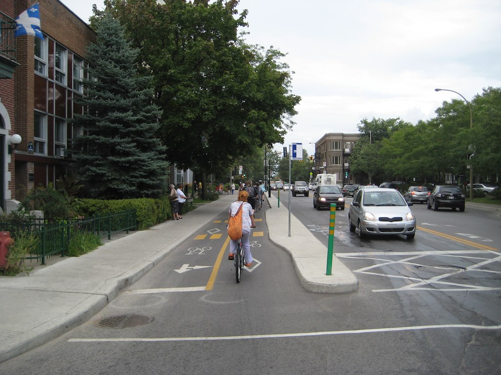Montréal Bike Path at Bus Stop Check out how busy the bik… Flickr
