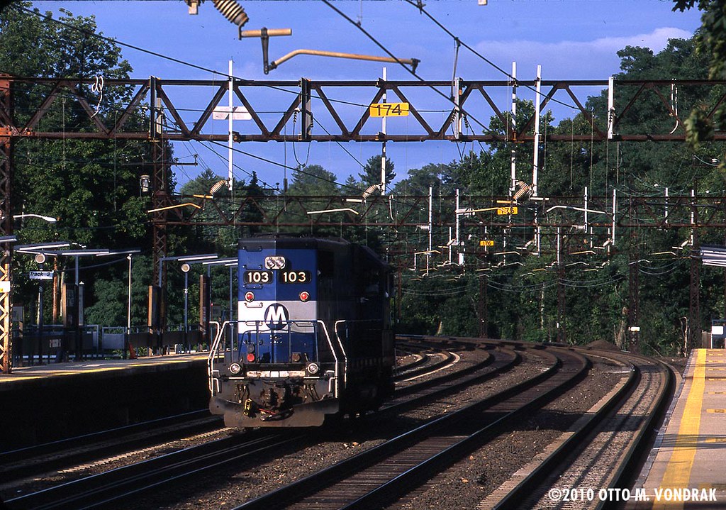 MN GP35 103 at Harrison, NY MetroNorth 103 was speeding e… Flickr