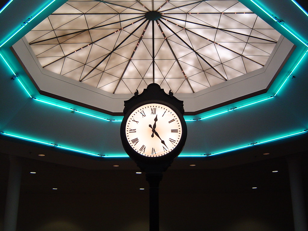 Auburn Mall Clock At one end of the mall. Kind of struck m… Flickr