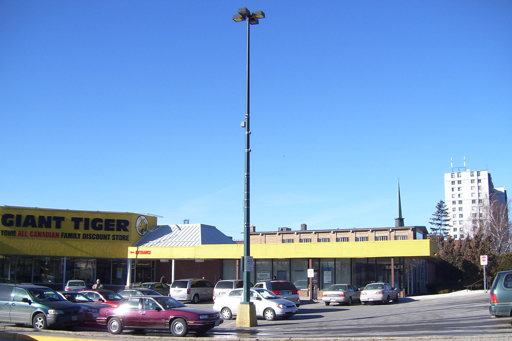 Giant Tiger, Kennedy Road, South of Eglinton, Scarborough,… Flickr