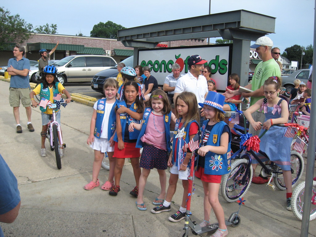 Girl Scout Daisies Lead the Parade Girl Scouts River Valleys Flickr