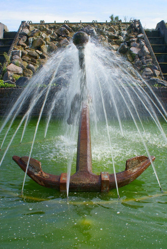 DSC02753 Anchor Fountain at SuttononSea... Andy Milner Flickr