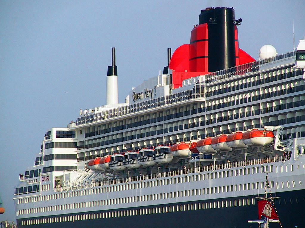 Queen Mary 2 im Hamburger Hafen 2004 Johannes Flickr