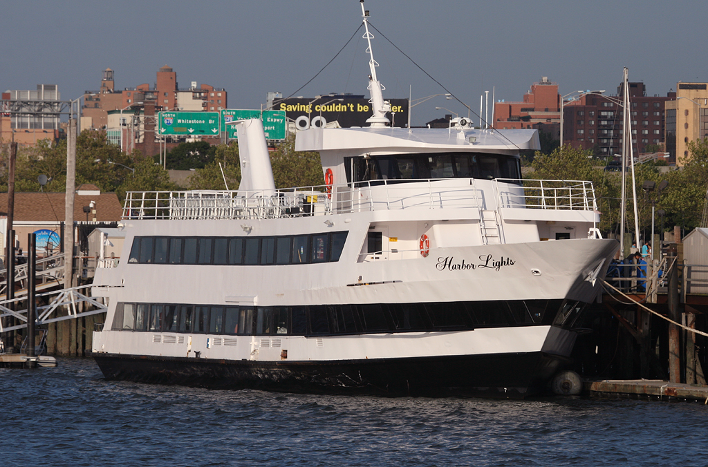 Harbor Lights in Flushing Bay, Queens, New York, USA. 2010… Flickr