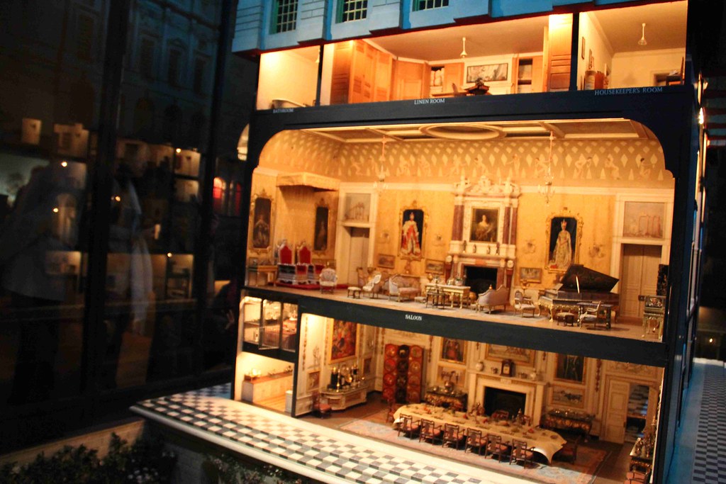 Queen Mary's Dolls' House, Windsor Castle Kasia Stepien Flickr