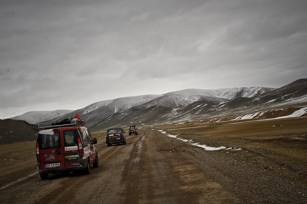 Driving Into Mongolia! Mongolian Road Trip www.goingslow… Flickr