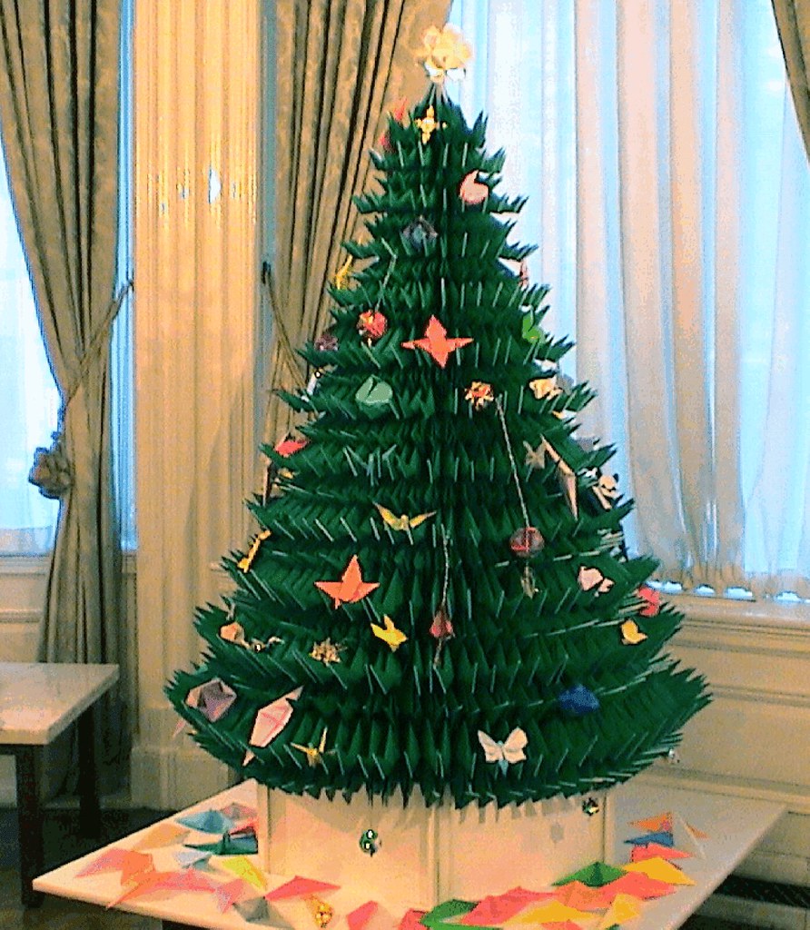 Lifesize origami Christmas tree This tree took three mont… Flickr