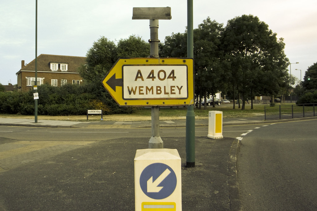 Harrow Road, Sudbury Old signage, known as 'preworboys' a… Flickr