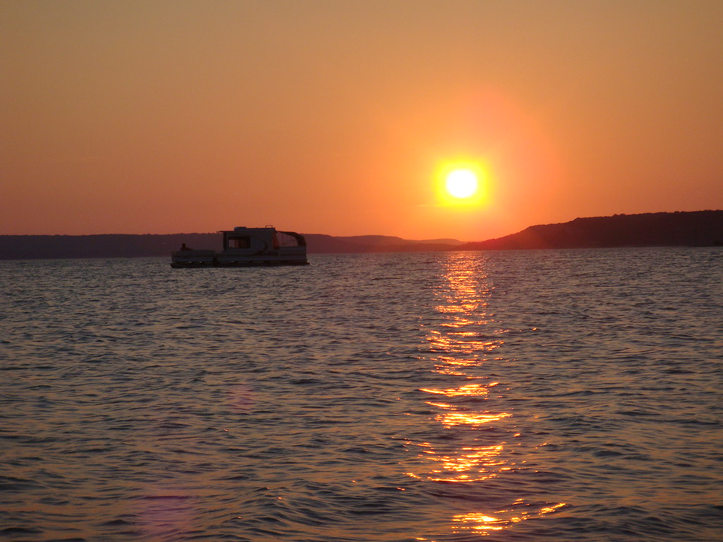 DSC04635 Sunset over Lake Belton, in Belton Texas. klmunoz Flickr