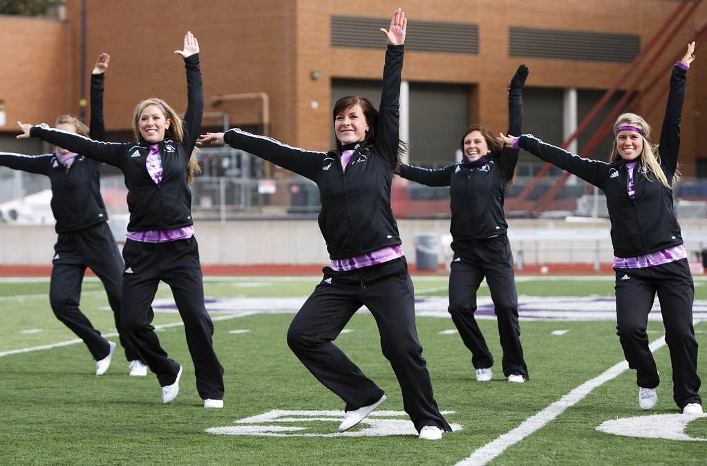 Football vs ConcordiaMoorhead The St. Thomas dance team p… Flickr
