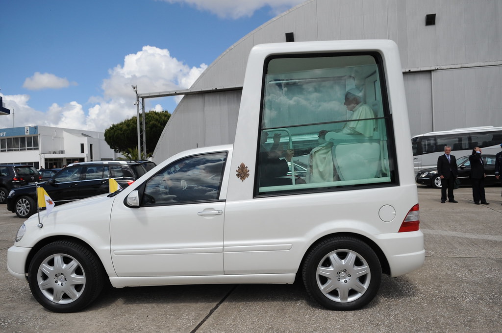Pope's car Popemobile © Flickr
