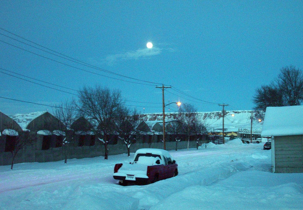 Winter 201011 Moon over Chinook Greenhouses johnnysevenoma Flickr