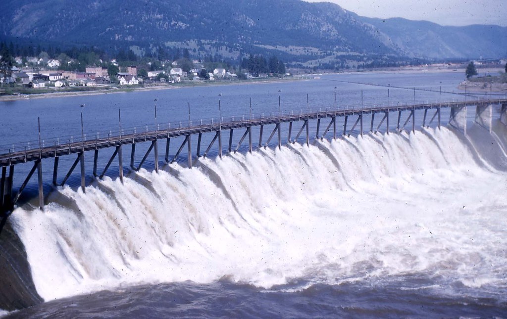 Thompson Falls Dam This dam was built in 1916. At the time… Flickr