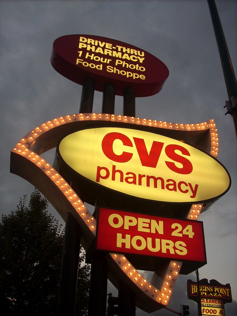 CVS, Higgins Ave., Chicago CVS reused this neon sign; don'… Flickr