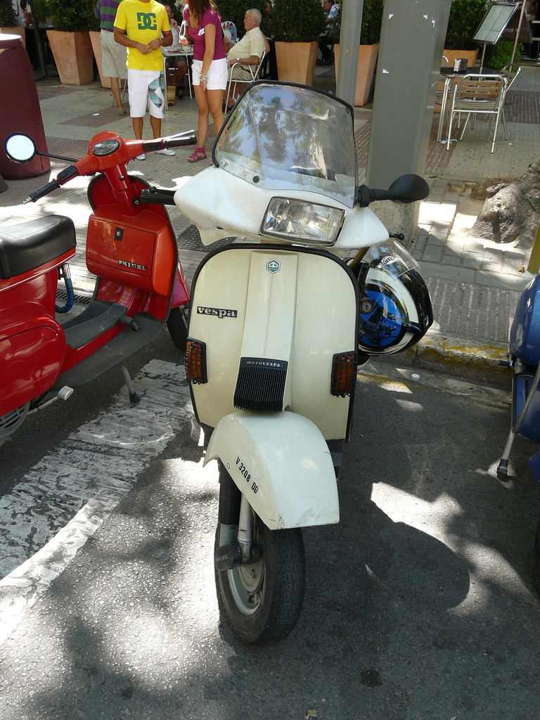 Vespa Concentración de Vespas en Xàtiva Valencia, 18 d… Flickr