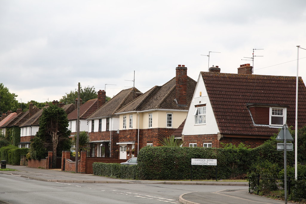 The Lloyd's Estate Garden Suburb style houses by Laurence … Flickr