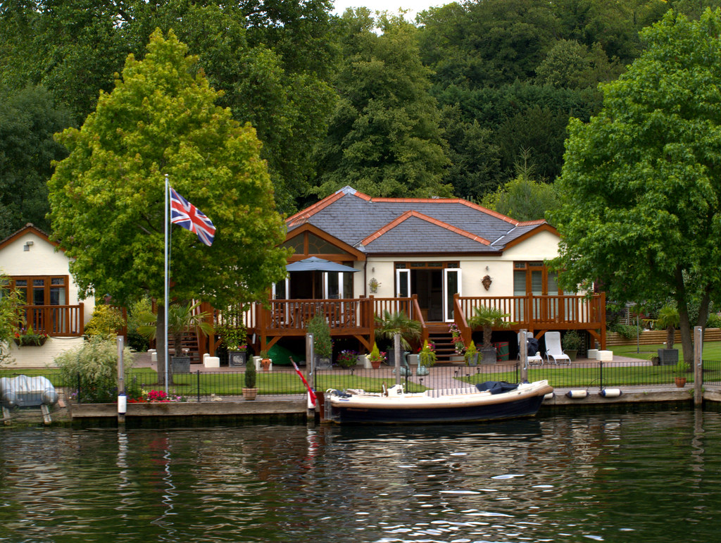 Island residence Henley Desirable house situated on an Isl… Flickr