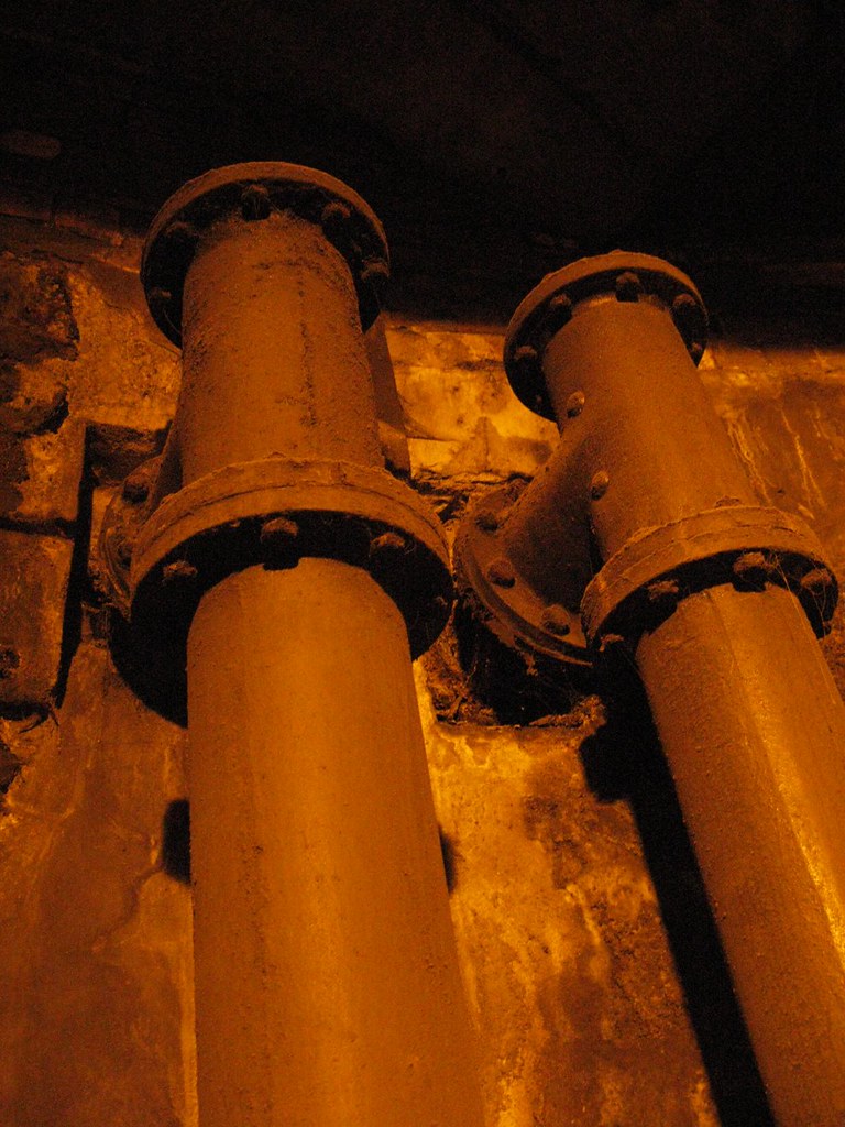 Img_2306t Hydraulic pipes Brunel tunnel shaft, London Dave