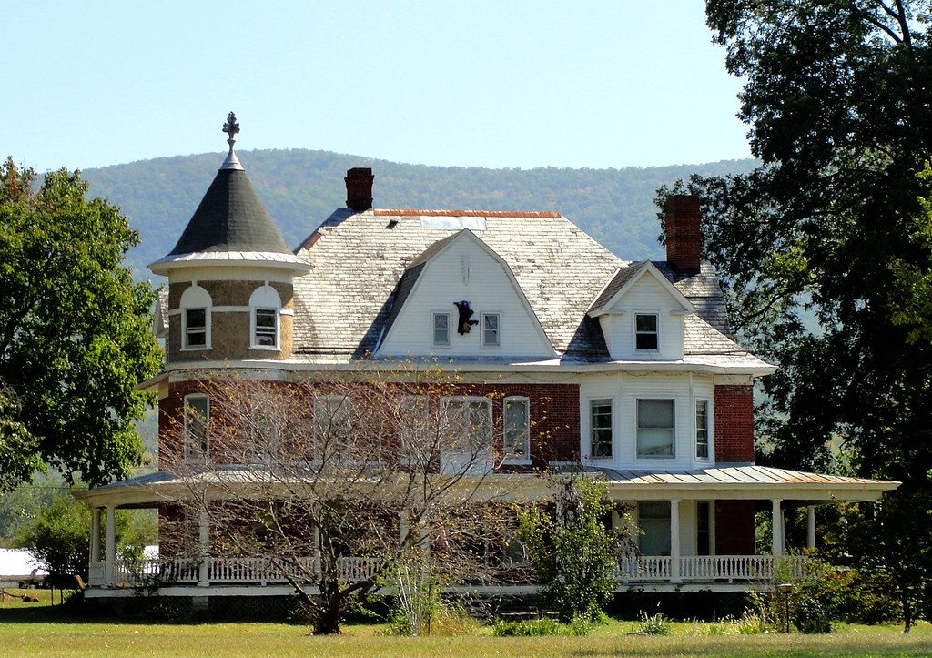 Virginia Mt. Jackson This rural farm manor sits in the s… Flickr