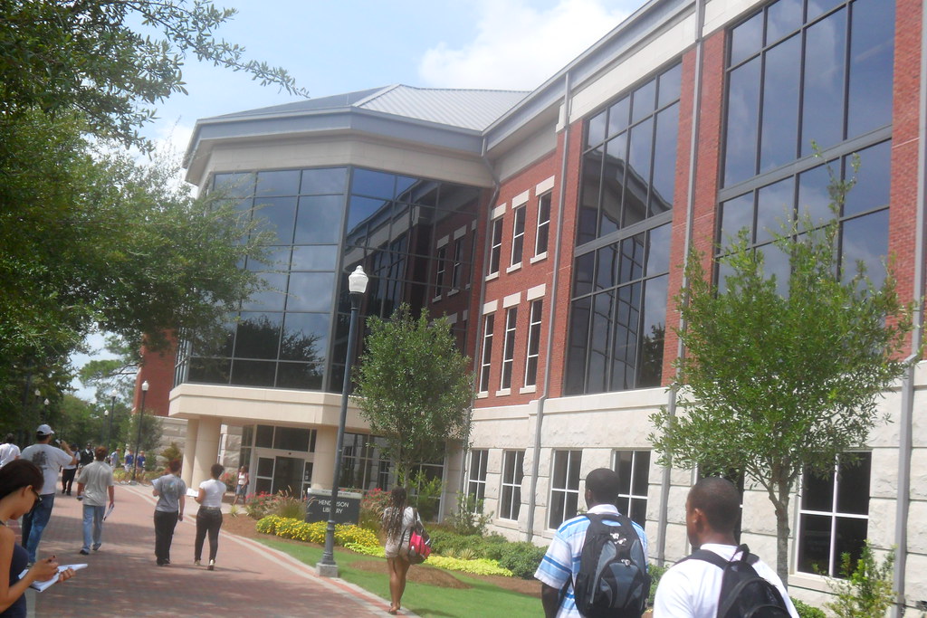 Henderson Library Henderson Library has many nice features… Flickr