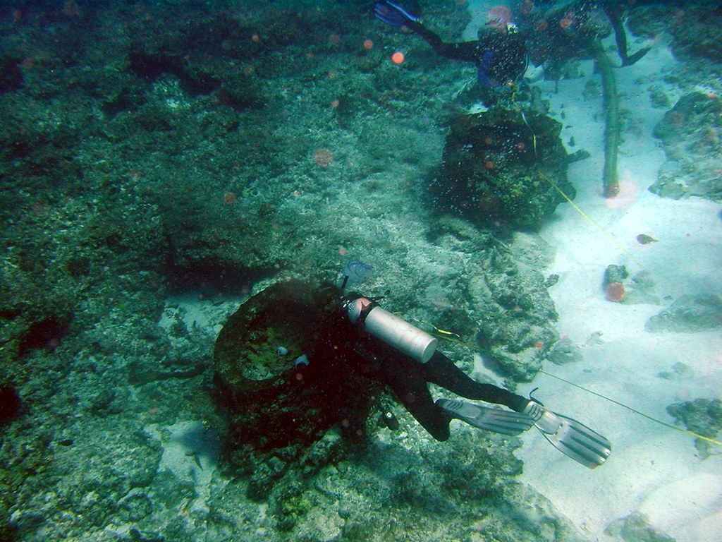 reef3685 Blubber rendering pots from early Cent… Flickr