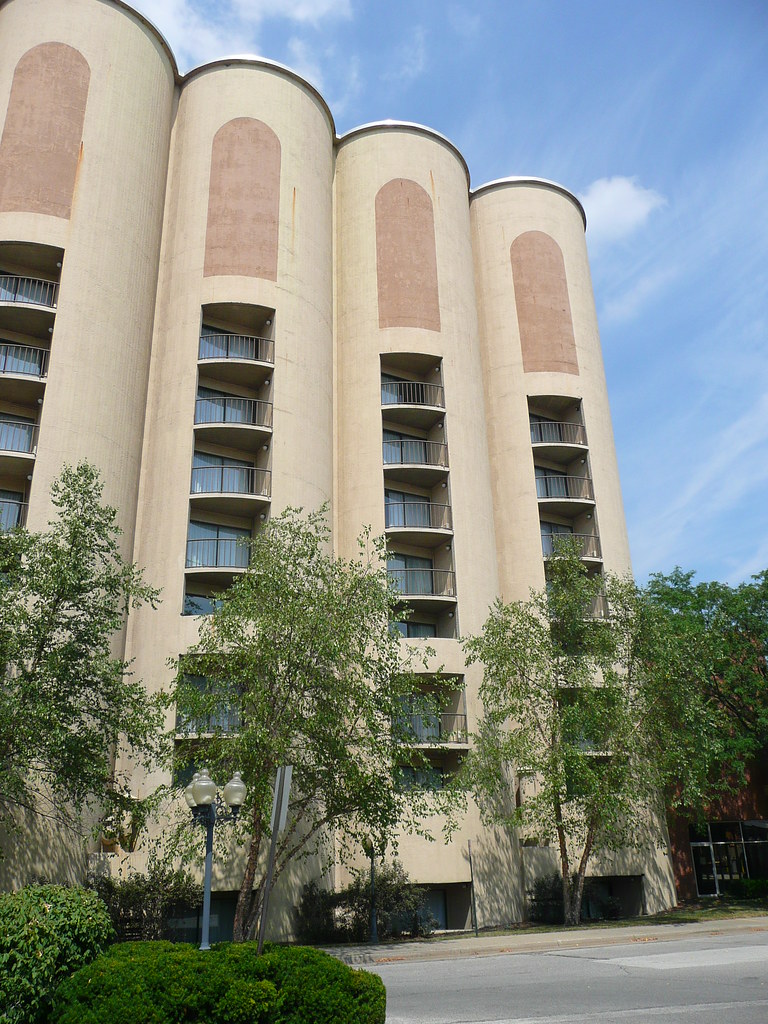 Akron, OH Quaker Square Hotel Quaker Oats built 36 grain s… Flickr