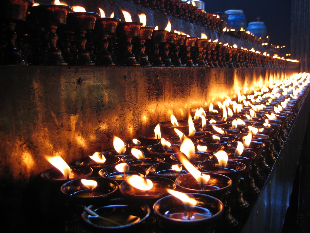 དཀར་མེ་ butter lamp house on Barkhor outside Jokhang templ… Flickr