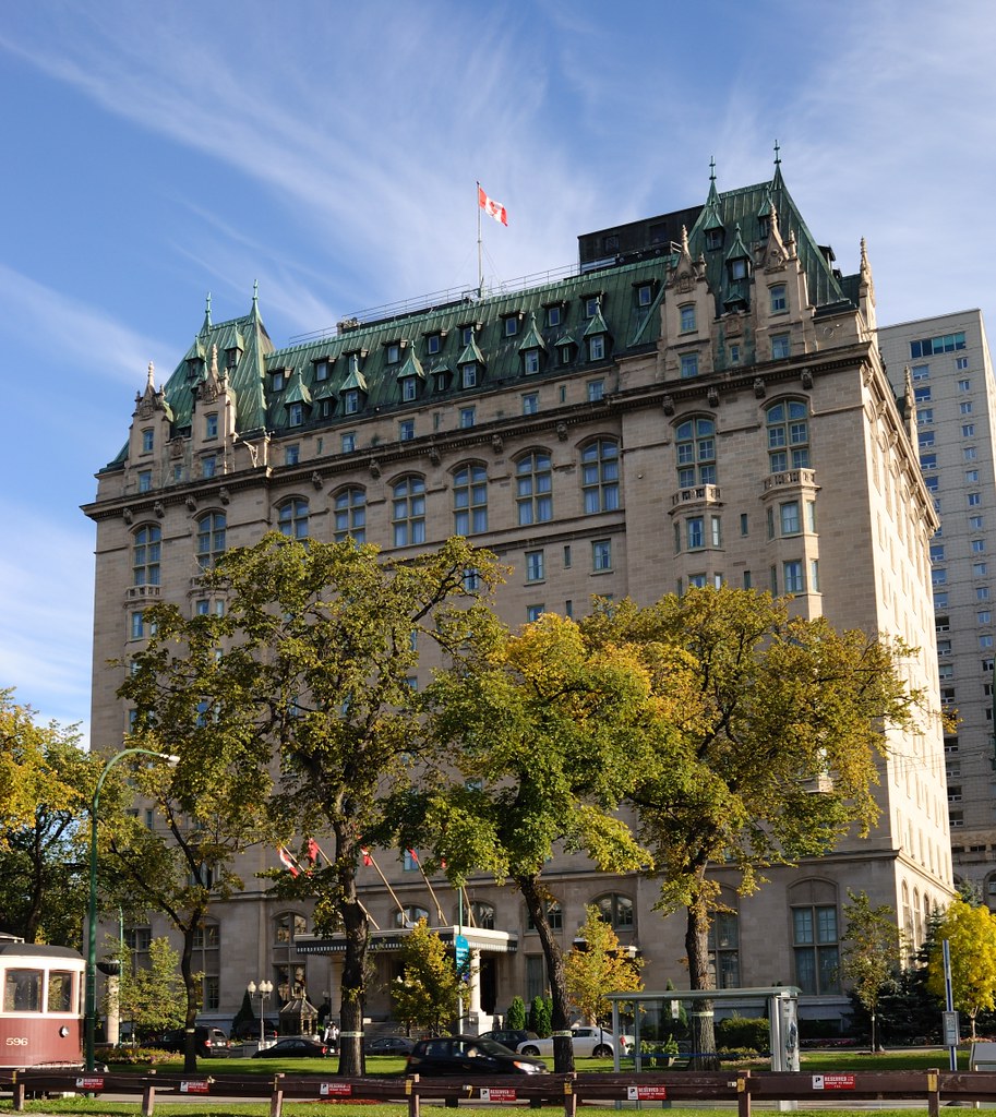 Hotel Fort Garry A frontal view of the Hotel Fort Garry lo… Flickr