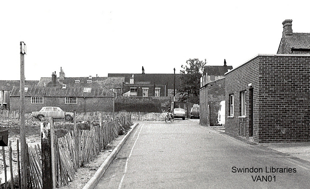 1970s The rear of Cricklade Road, Gorse Hill (Swindon) Flickr
